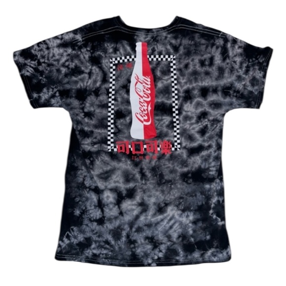 Retro Coca-Cola Shirt 🥤 - Picture 3 of 4